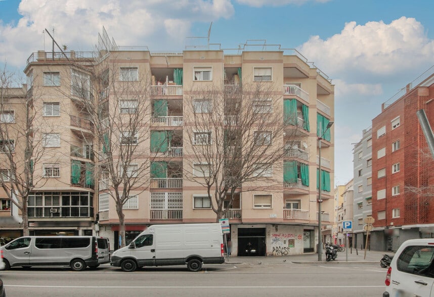 Multifamily in L'Hospitalet de Llobregat, Barcelona for sale - Primary Photo - Image 1 of 3