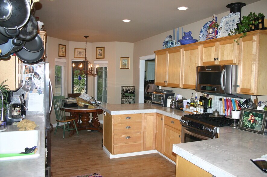 20826 NE Sierra Dr, Bend, OR à vendre - Photo intérieure - Image 2 de 8