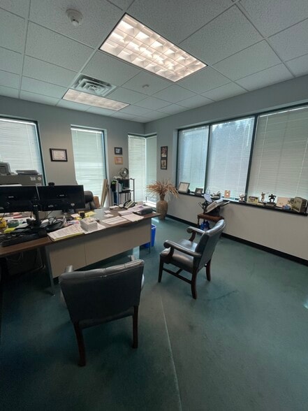 5568 Davison Rd, Lockport, NY for sale - Interior Photo - Image 3 of 12