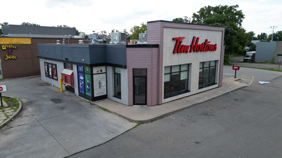 333 Ontario St, St Catharines, ON à louer - Photo du bâtiment - Image 2 de 6