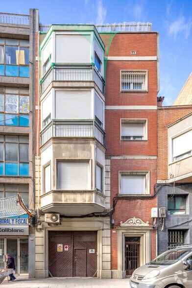 Commerce de détail dans L'Hospitalet de Llobregat, Barcelona à louer - Photo principale - Image 1 de 1