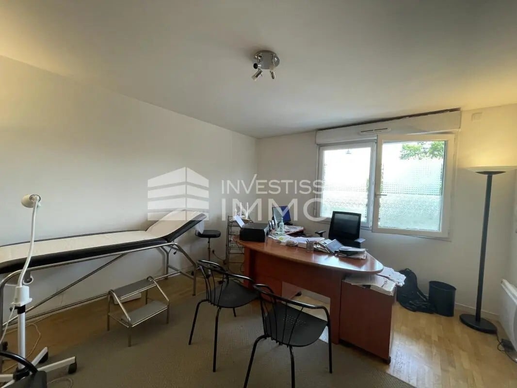 Office in Le Plessis-Trévise for lease Interior Photo- Image 1 of 5