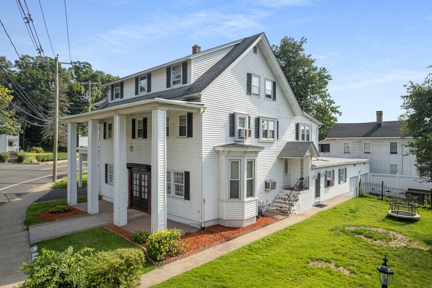 444-445 West St, Bristol, CT à vendre - Photo du bâtiment - Image 2 de 9