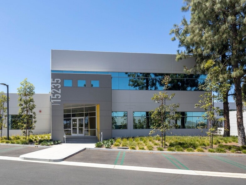 15235 Alton Pky, Irvine, CA for lease - Building Photo - Image 2 of 2