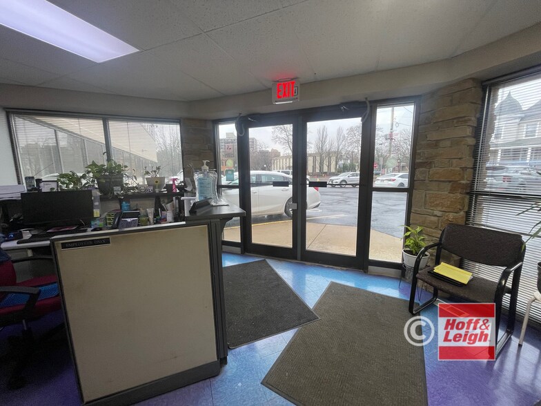 665 W Market St, Akron, OH à vendre - Photo du bâtiment - Image 2 de 7