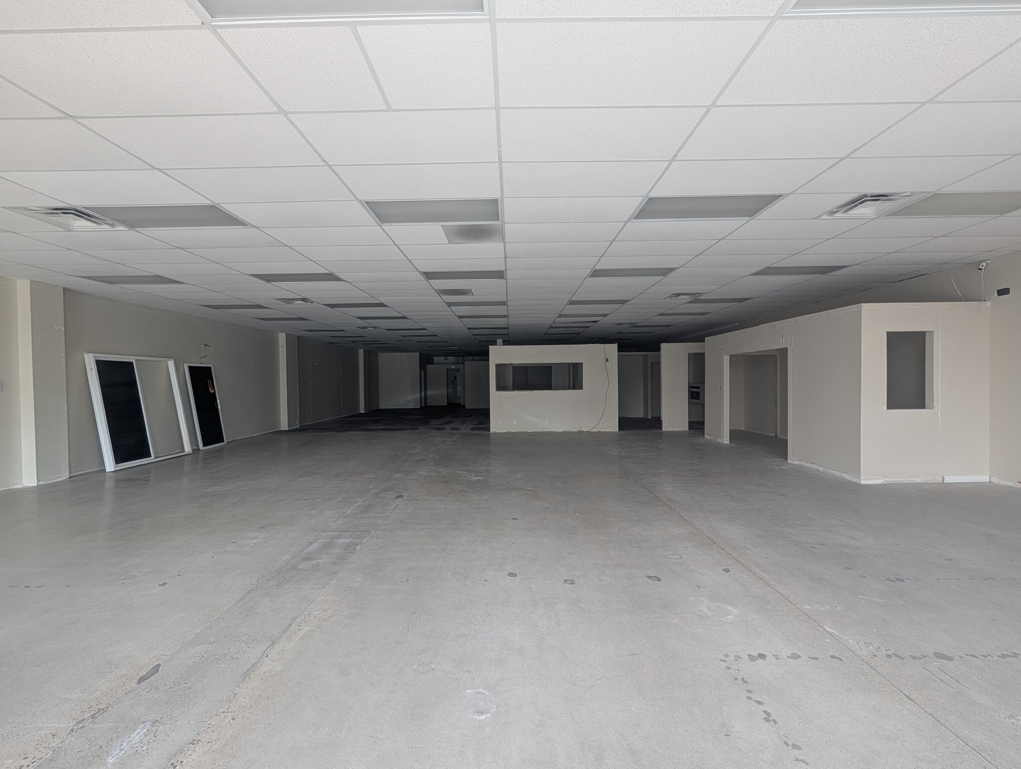 2351-2381 Vineyard Ave, Oxnard, CA for lease Interior Photo- Image 1 of 1
