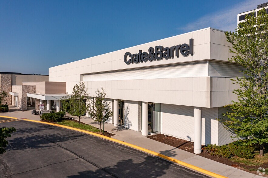 601 N Martingale Rd, Schaumburg, IL à louer - Photo du bâtiment - Image 1 de 23