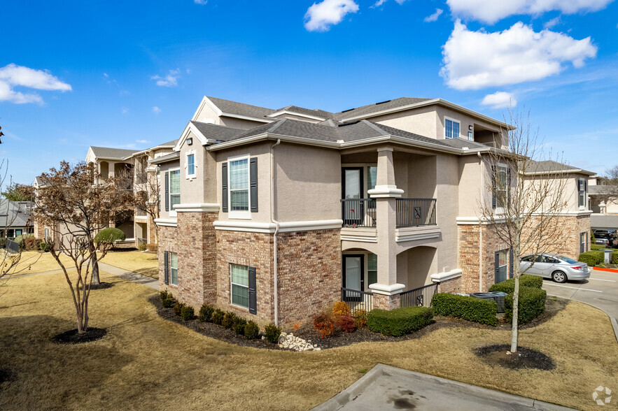 4230 Fairway Dr, Carrollton, TX à vendre - Photo principale - Image 1 de 1