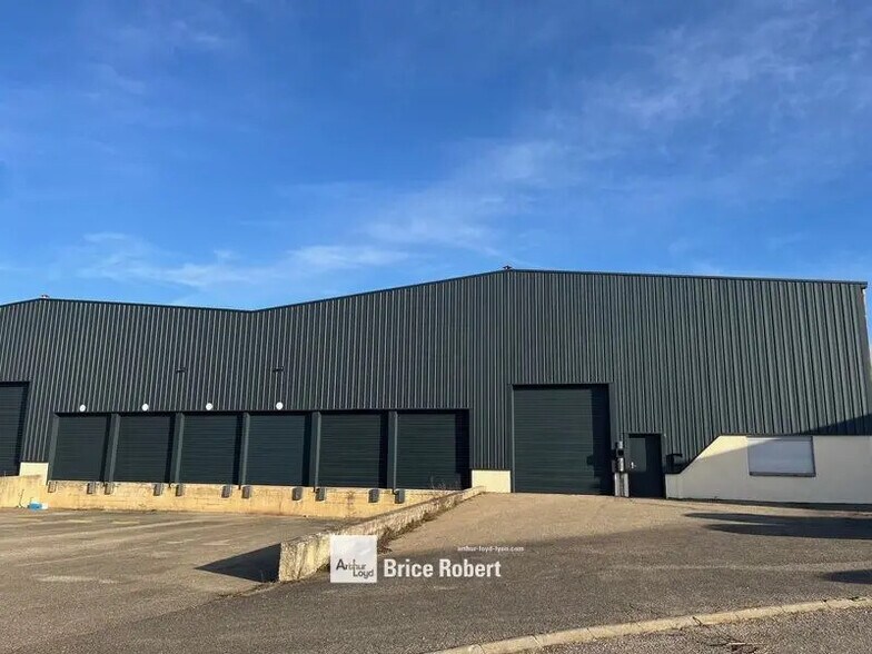 Flex dans Meyzieu à louer - Photo du bâtiment - Image 2 de 7