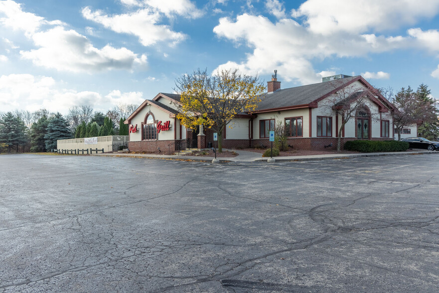 5260 Aurora Rd, Hartford, WI for sale - Building Photo - Image 1 of 26