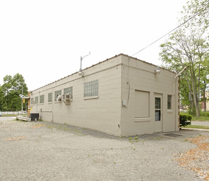 580 W Huron St, Pontiac, MI à vendre - Photo du bâtiment - Image 2 de 3