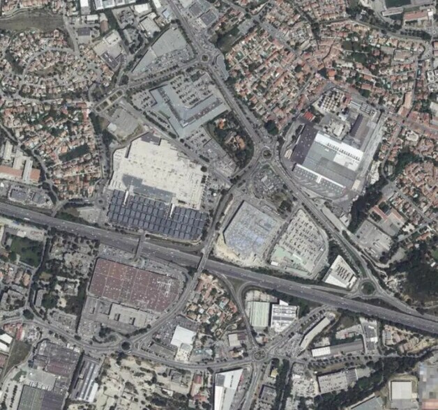 Retail in Marseille for lease - Building Photo - Image 2 of 9