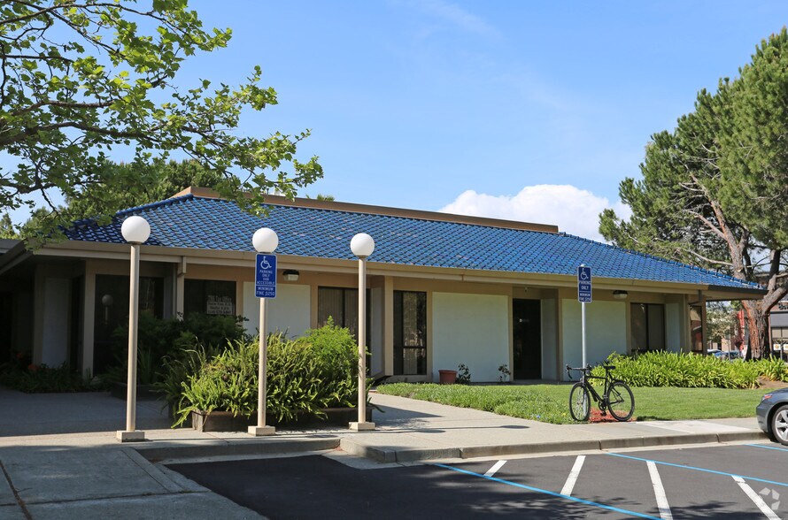 39675 Cedar Blvd, Newark, CA à louer - Photo du bâtiment - Image 2 de 4