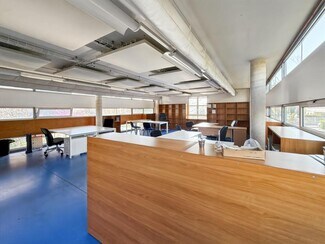 Plus de détails pour 26 Avenue Andre Roussin, Marseille - Bureau à louer
