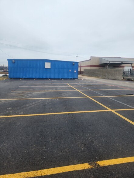 1311 S Stemmons Fwy, Lewisville, TX for lease - Building Photo - Image 2 of 4