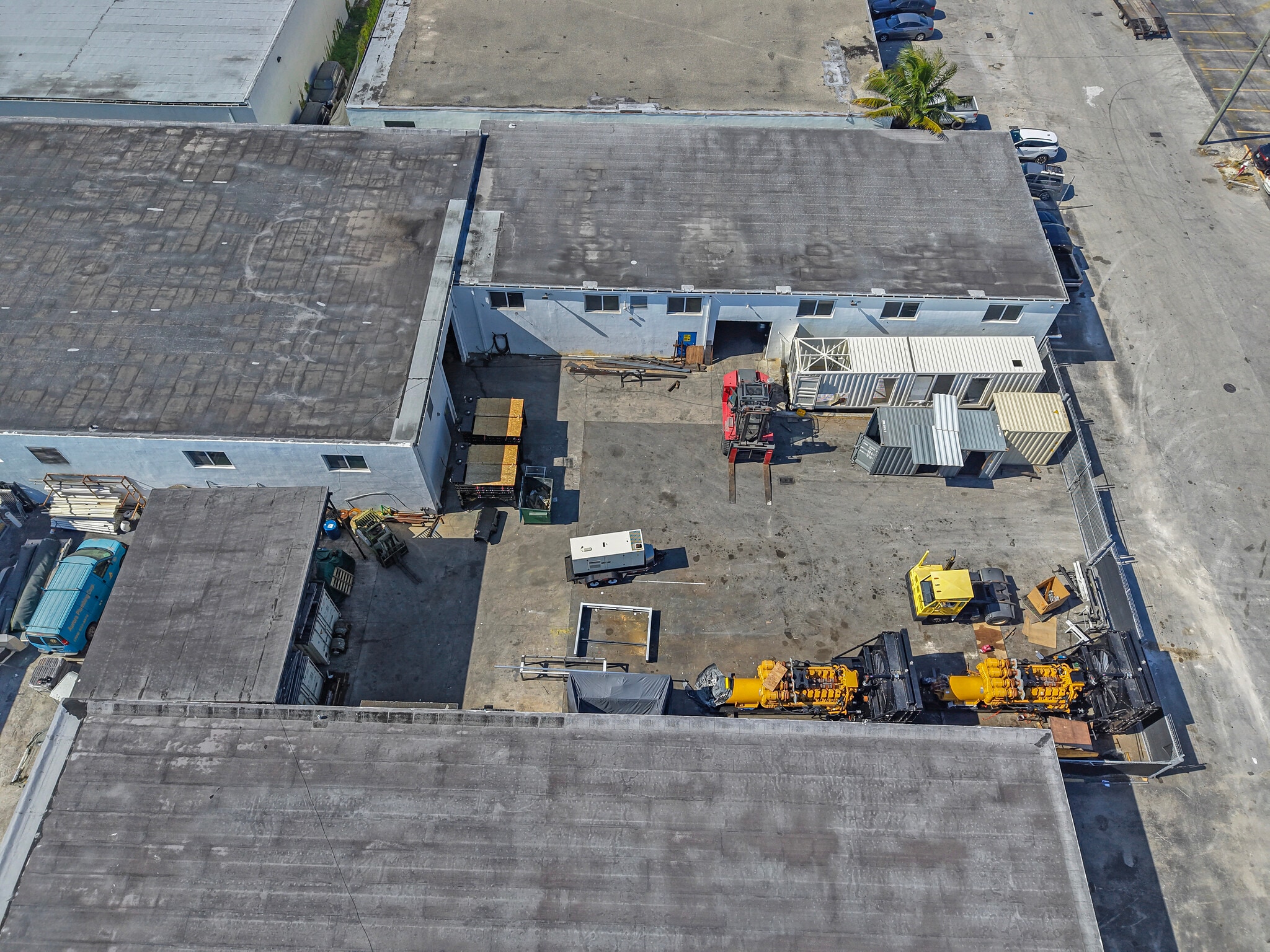 350 E 10th Ct, Hialeah, FL à louer Photo du bâtiment- Image 1 de 8