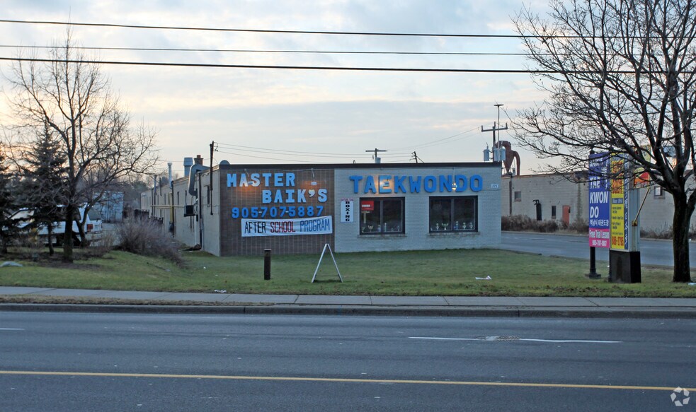375 John St, Markham, ON à vendre - Photo du bâtiment - Image 2 de 2