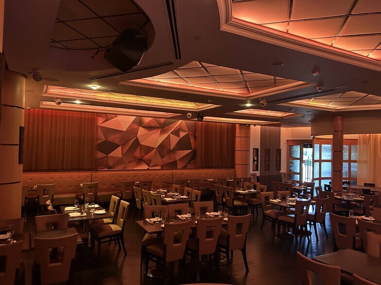 2280 US Highway 9, Old Bridge, NJ à louer - Photo du bâtiment - Image 2 de 5