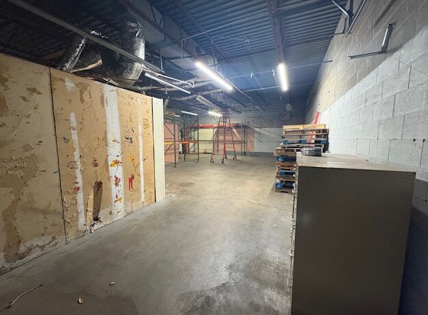 73 Nancy St, West Babylon, NY for lease - Building Photo - Image 2 of 4