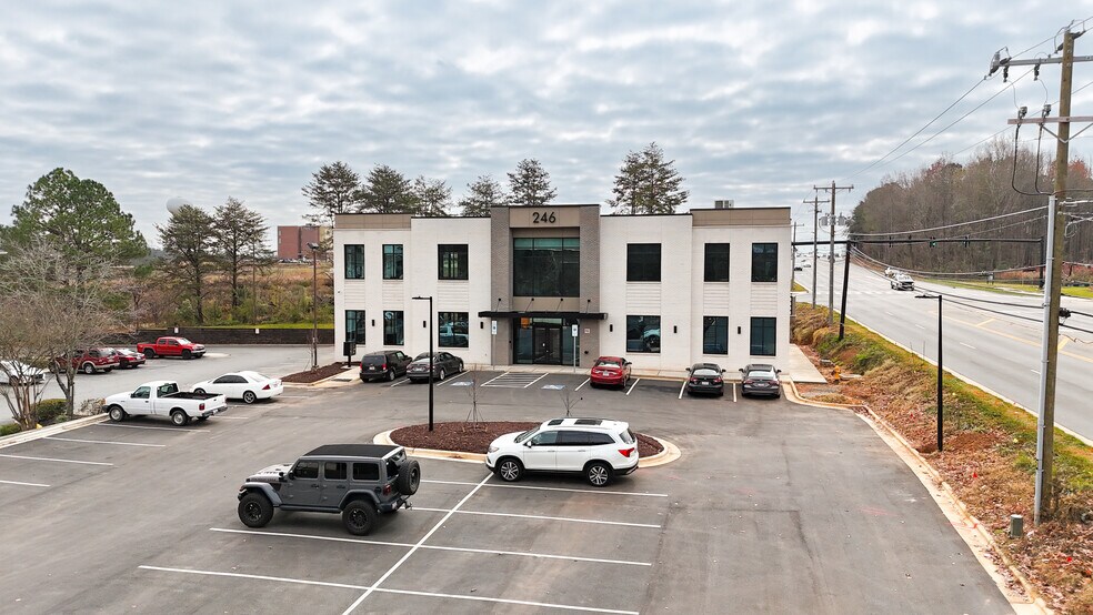 246 Beatty Dr, Belmont, NC à louer - Photo du bâtiment - Image 2 de 5