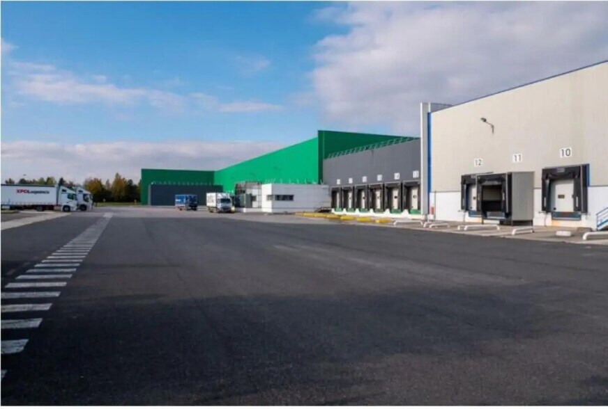 Industrial in Villeneuve-Saint-Germain for lease - Building Photo - Image 2 of 12