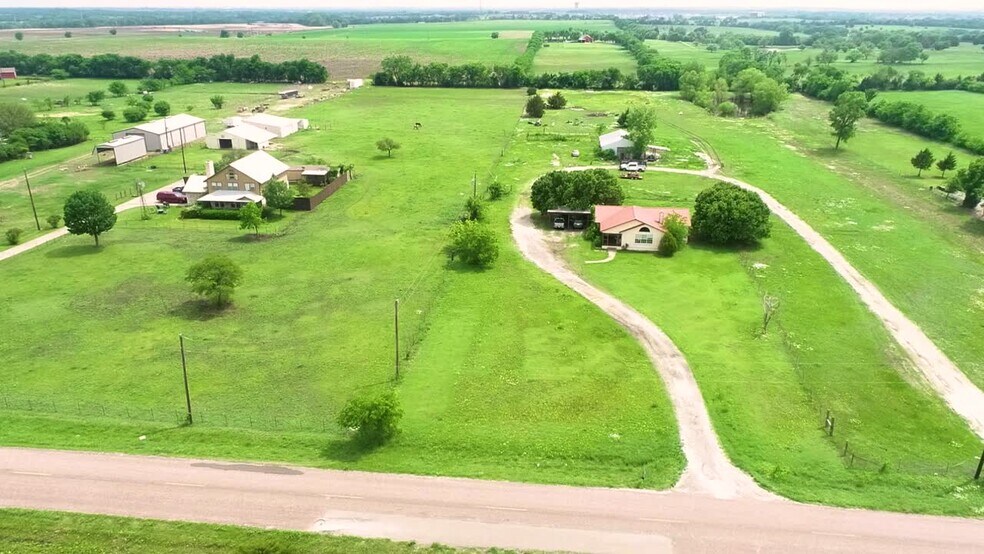 1413 E Sunset Blvd, Celina, TX à vendre - Vidéo sur l’inscription commerciale - Image 2 de 8