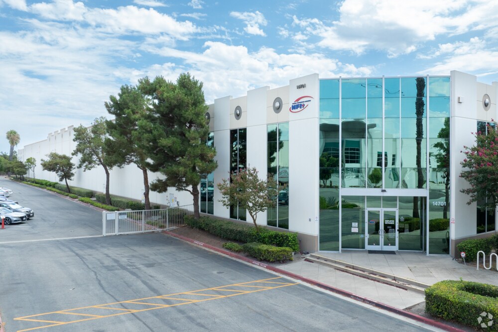 14701 Yorba Ave, Chino, CA à louer Photo du bâtiment- Image 1 de 7