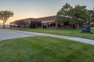 4300-4398 NW 114th St, Urbandale, IA for lease Building Photo- Image 2 of 4
