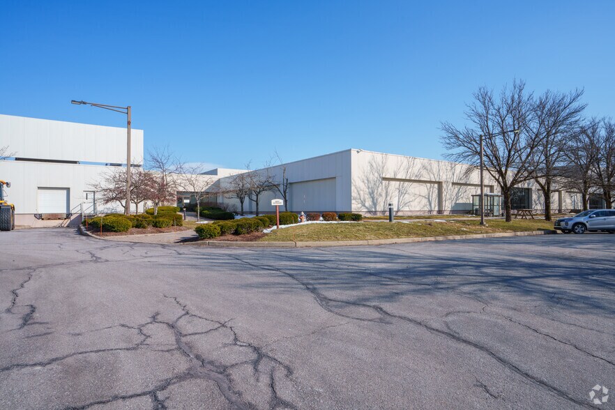 87 Meadowland Dr, South Burlington, VT à vendre - Photo du bâtiment - Image 2 de 4