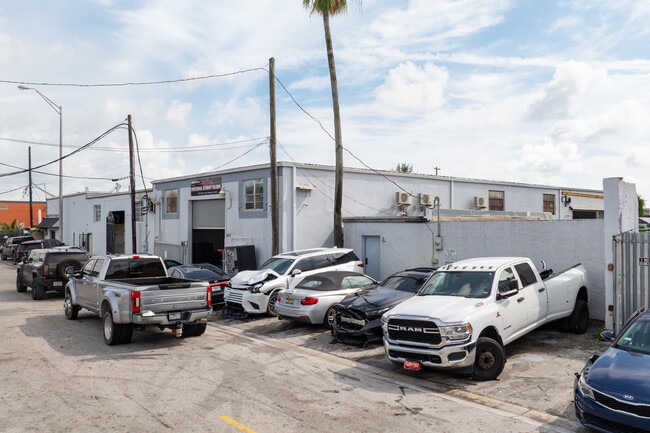 Plus de détails pour 4305-4325 E 11th Ave, Hialeah, FL - Industriel aux enchères