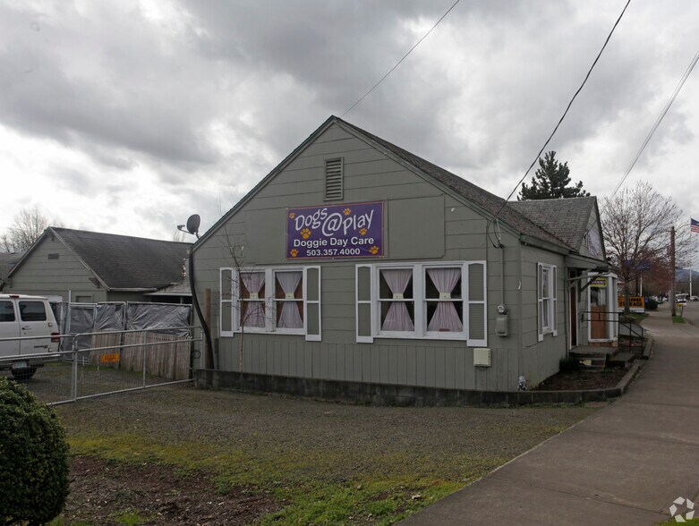 3322 Pacific Ave, Forest Grove, OR à louer - Photo du bâtiment - Image 3 de 5