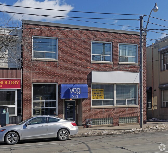 221 Broadview Ave, Toronto, ON à vendre - Photo du bâtiment - Image 2 de 4