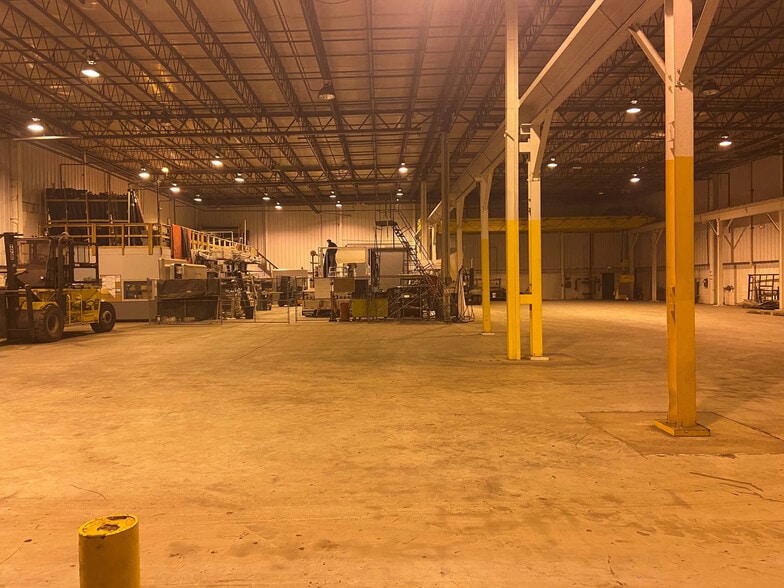 27800 Wick Rd, Romulus, MI for lease - Interior Photo - Image 2 of 5