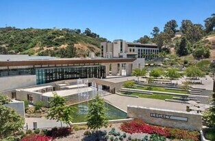 Legacy Campus portefeuille de 3 propriétés à vendre sur LoopNet.ca - Photo du bâtiment - Image 3 de 17