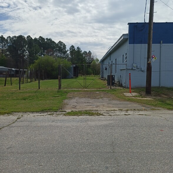 202 N Gardner Ave, Kenly, NC for lease - Building Photo - Image 2 of 3