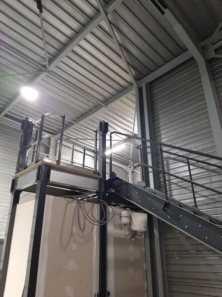 Industrial in Semoy for lease - Interior Photo - Image 3 of 4