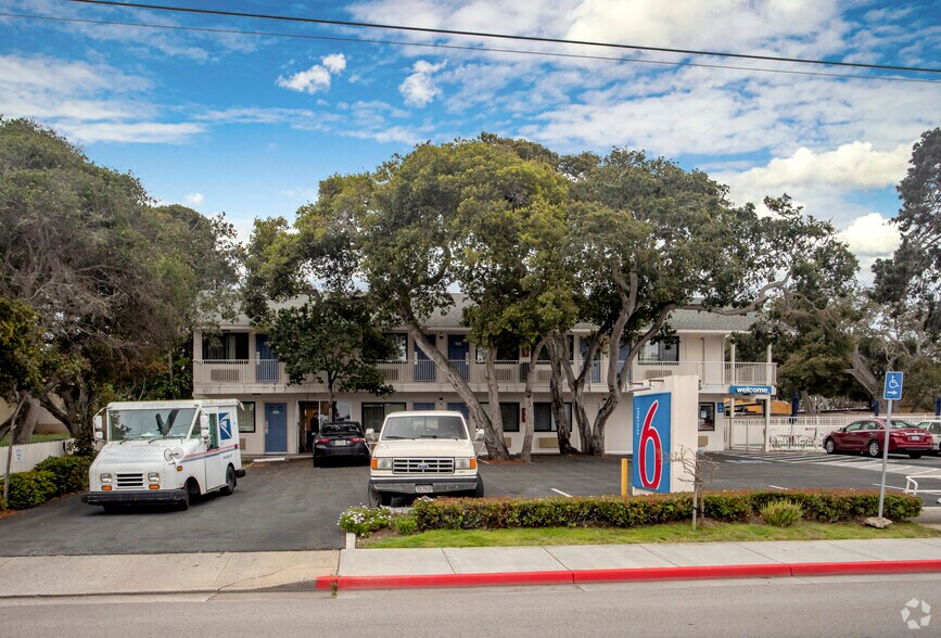 2124 Fremont St, Monterey, CA à vendre - Photo du bâtiment - Image 3 de 3