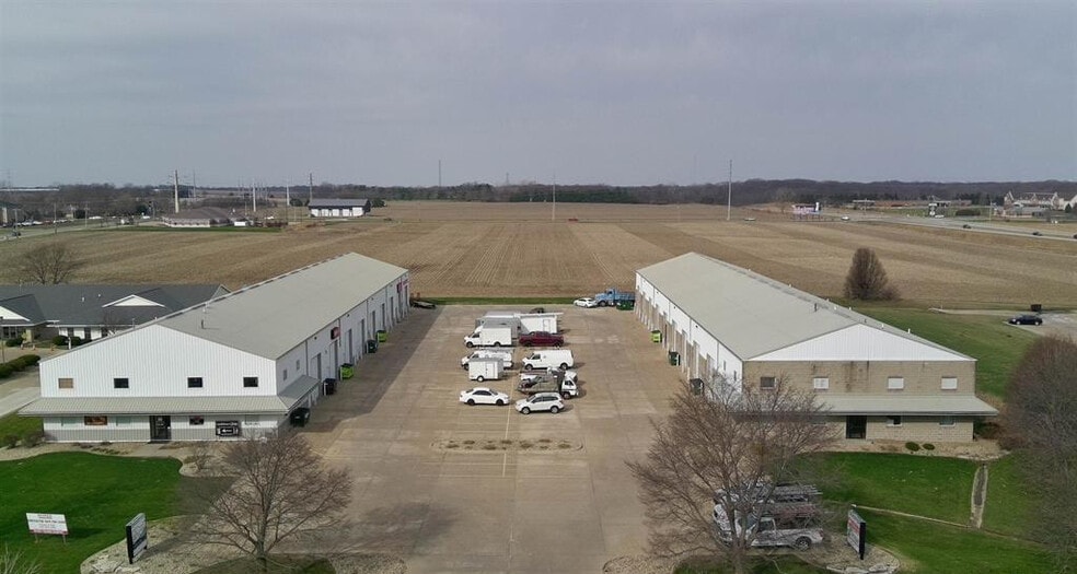 1230-1256 Independence Ct, Washington, IL for lease - Building Photo - Image 2 of 17