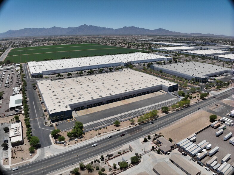 6825 W Buckeye Rd, Phoenix, AZ à louer - Communauté Matterport - Image 2 de 8