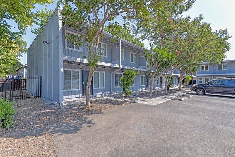 810 W 1st Ave, Chico, CA à vendre - Photo du bâtiment - Image 2 de 9