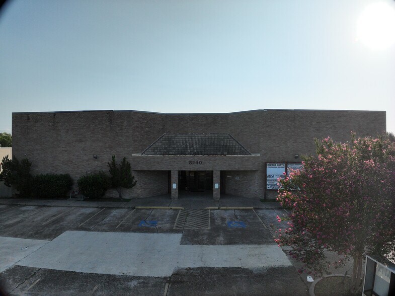 8240 Antoine Dr, Houston, TX à vendre - Communauté Matterport - Image 3 de 27