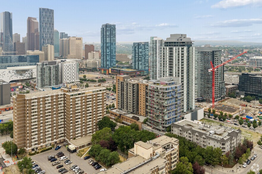 602 8 Av SE, Calgary, AB à louer - Aérien - Image 3 de 5