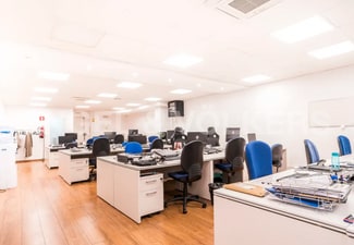 Plus de détails pour Multi-résidentiel à vendre