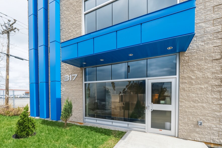 315-317 Av Avro, Pointe-claire, QC à louer - Photo du bâtiment - Image 2 de 15