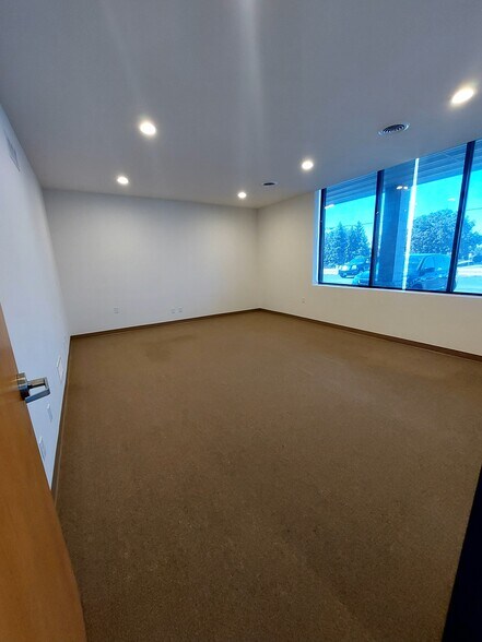 825 Lexington Blvd, Fort Atkinson, WI à louer - Photo intérieure - Image 3 de 19