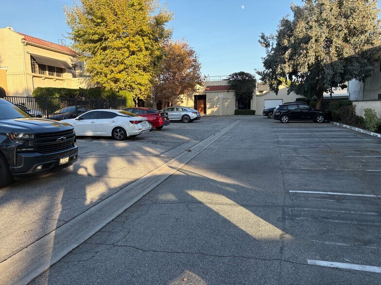 1210-1214 E Green St, Pasadena, CA à louer - Photo du bâtiment - Image 2 de 2