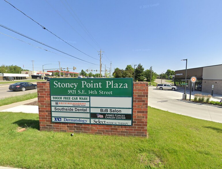 5921 SE 14th St, Des Moines, IA à louer - Photo du bâtiment - Image 2 de 2