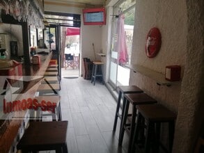Retail in Barcelona, Barcelona for lease Interior Photo- Image 2 of 13