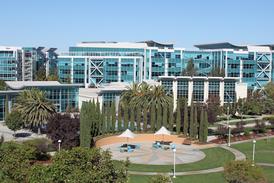2000 Seaport Blvd, Redwood City, CA à louer - Photo du bâtiment - Image 3 de 5