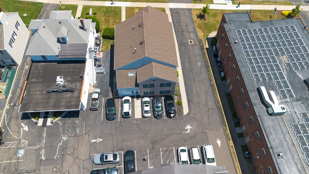 2563 Main St, Stratford, CT for lease - Building Photo - Image 2 of 13